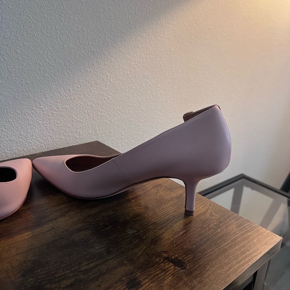 Tory Burch Blush Pointed-Toe Mid Heel Pumps - Picture 6 of 8